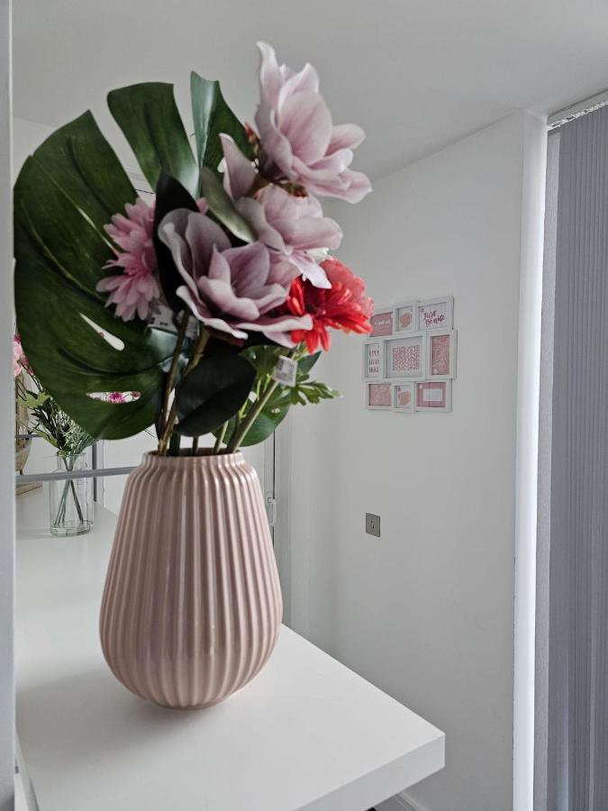 2 Bed Luxurious Apartments Canary Wharf London Eksteriør billede
